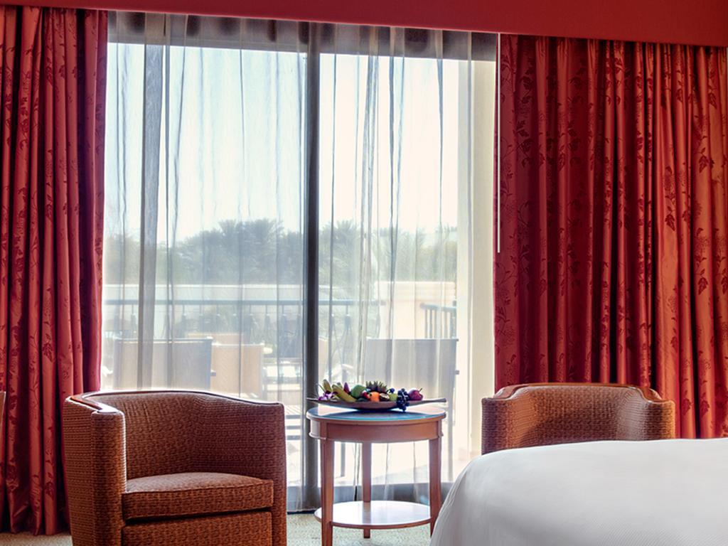 Al Ain Rotana Hotel Exterior photo A room at the hotel
