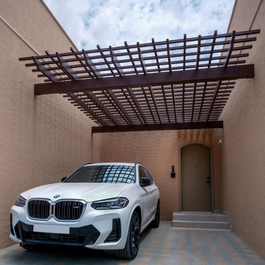 Al Ain Rotana Hotel Exterior photo A car parked in a garage