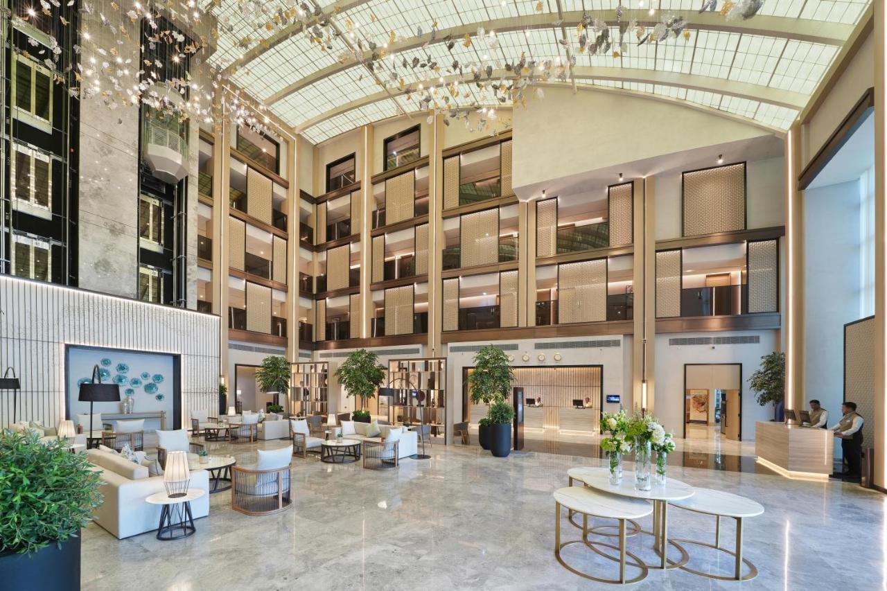 Al Ain Rotana Hotel Exterior photo The lobby of the hotel