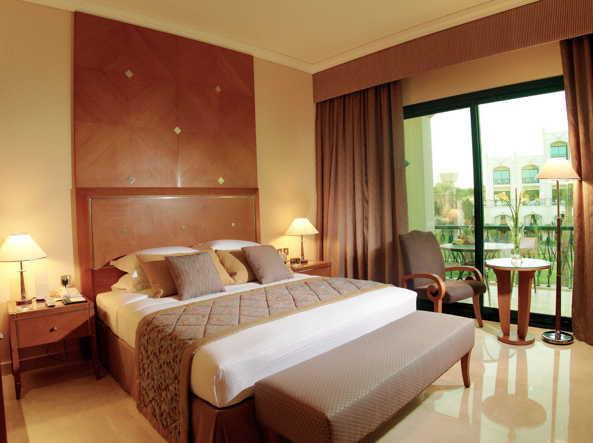 Al Ain Rotana Hotel Exterior photo A bedroom at the hotel